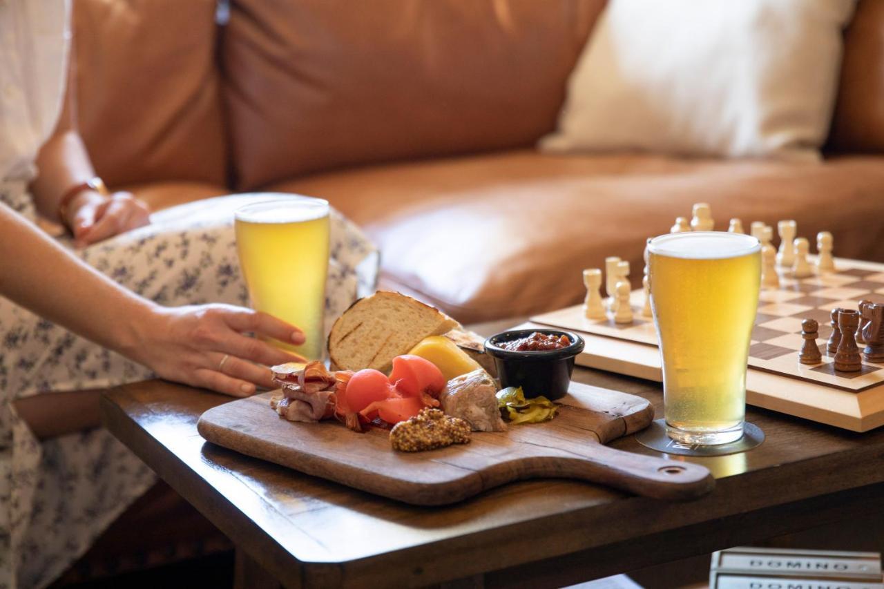 Отель Robertson Public House And Kitchen Экстерьер фото