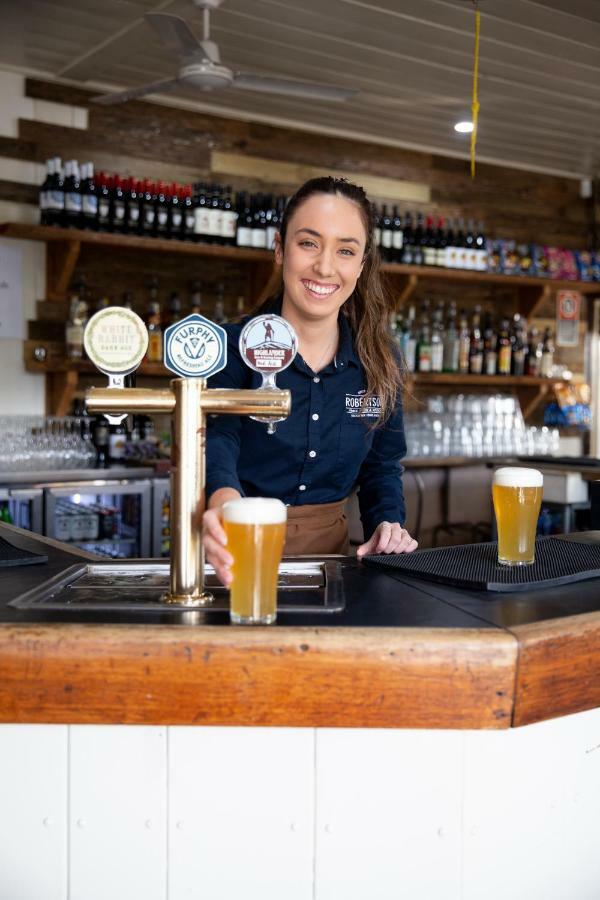 Отель Robertson Public House And Kitchen Экстерьер фото